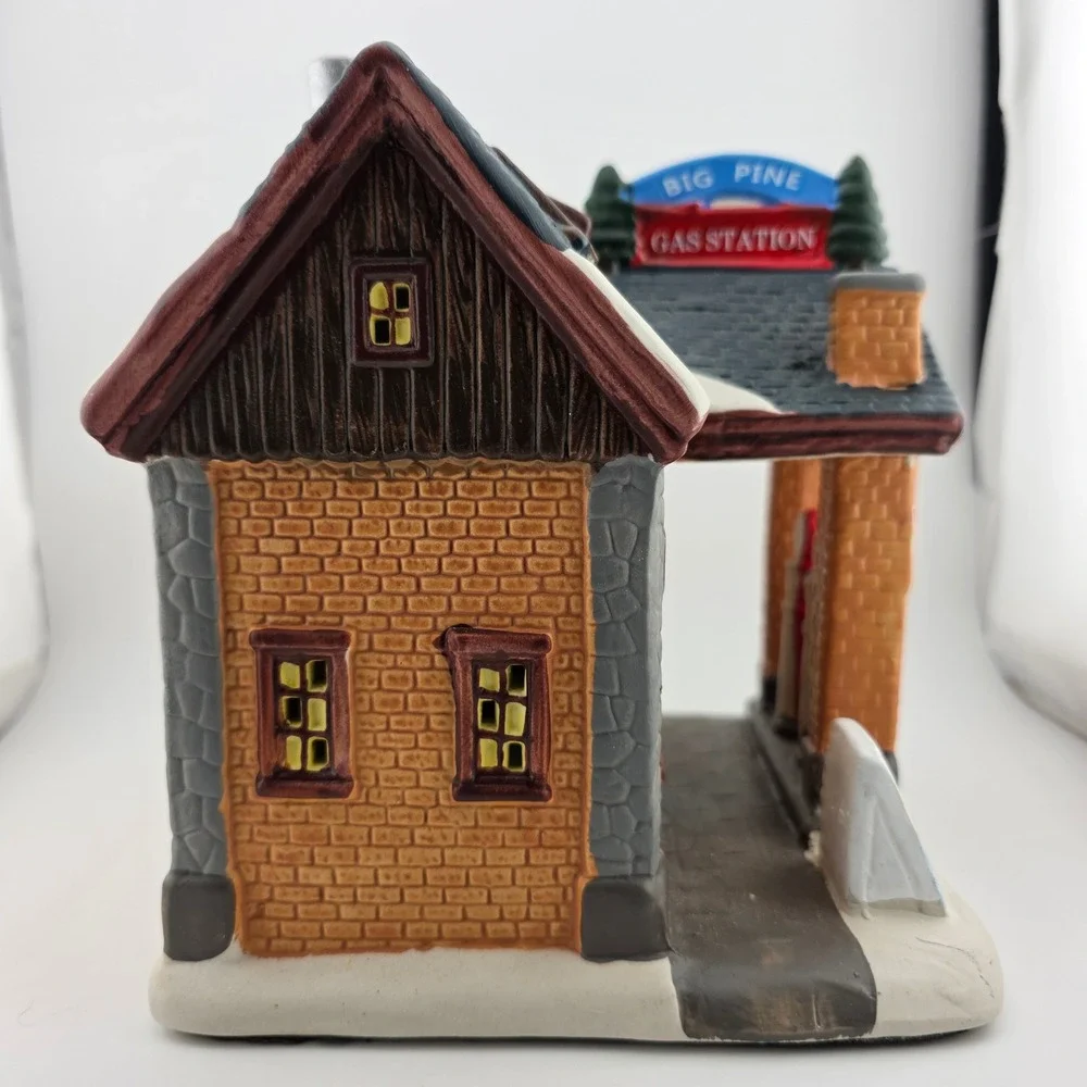 Country Charm Big Pine Gas Station Garage Christmas Village GOOD Tabletop Decor
